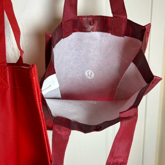 Lululemon Red & White Reusable Shopping Bags Set Of 2 Large & Small EUC - Picture 4 of 4